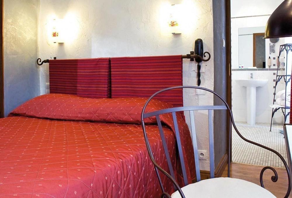 Hotel Les Remparts Mirepoix  Exterior photo
