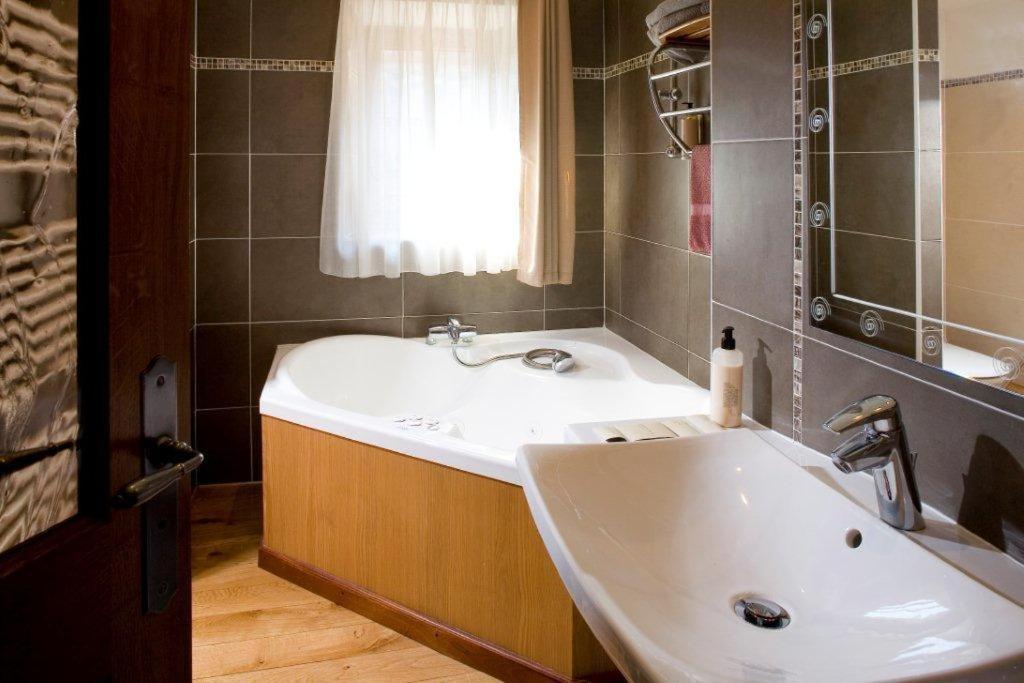 Hotel Les Remparts Mirepoix  Room photo