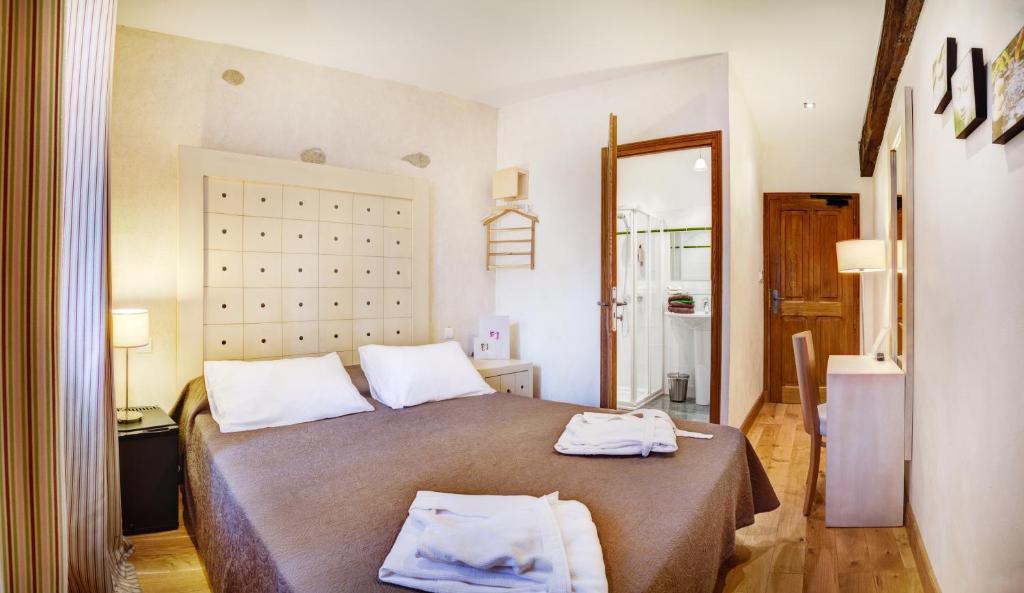 Hotel Les Remparts Mirepoix  Room photo