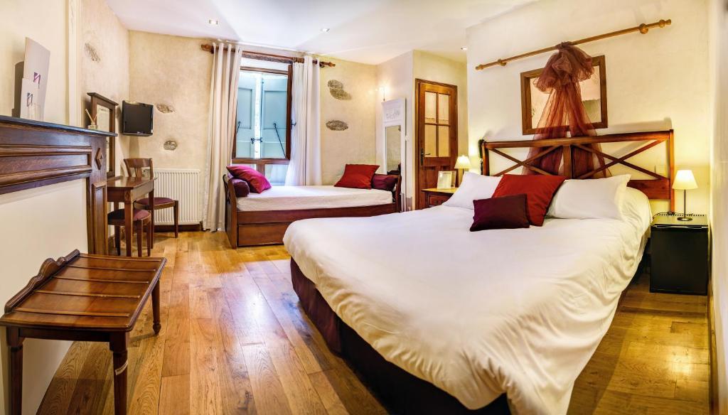 Hotel Les Remparts Mirepoix  Room photo