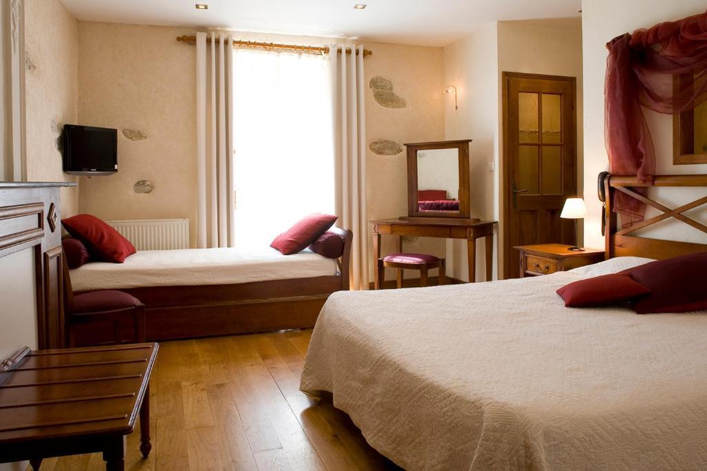 Hotel Les Remparts Mirepoix  Room photo